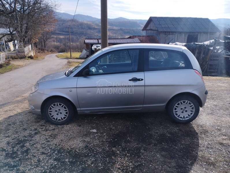 Lancia Ypsilon 1.2 reg has