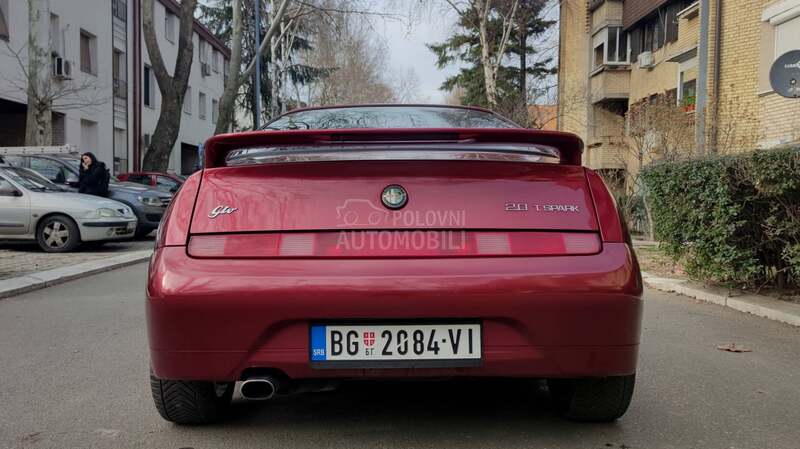 Alfa Romeo GTV 