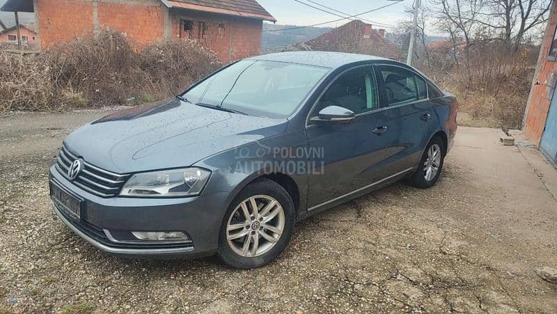 Hrom lajsne oko auta