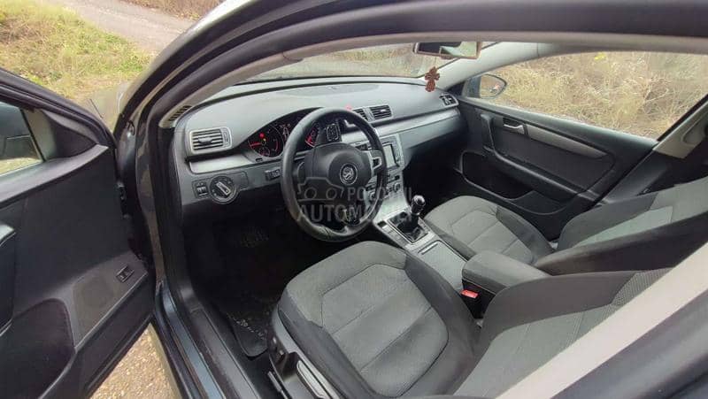 Hrom lajsne oko auta