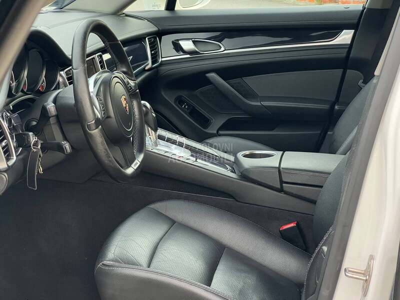 Porsche Panamera 4 / sport chrono /