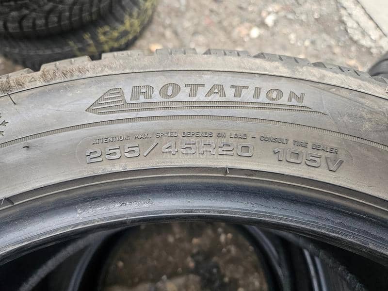 Dunlop 255/45 R20 Zimska