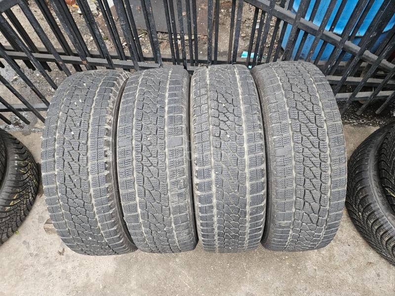 Firestone 215/65 R16 Zimska