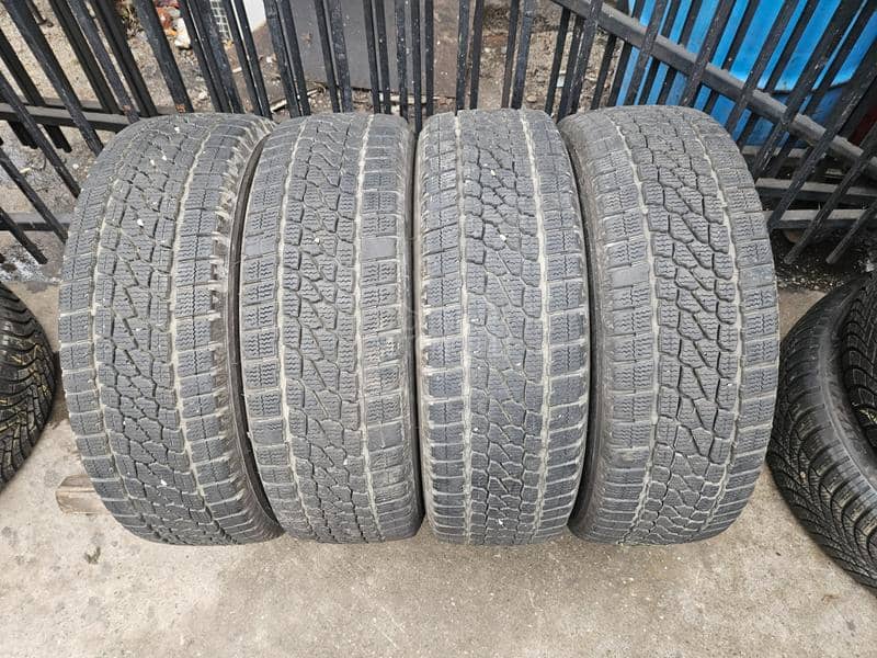 Firestone 215/65 R16 Zimska