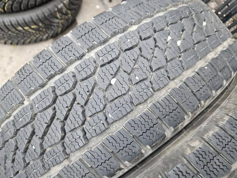 Firestone 215/65 R16 Zimska