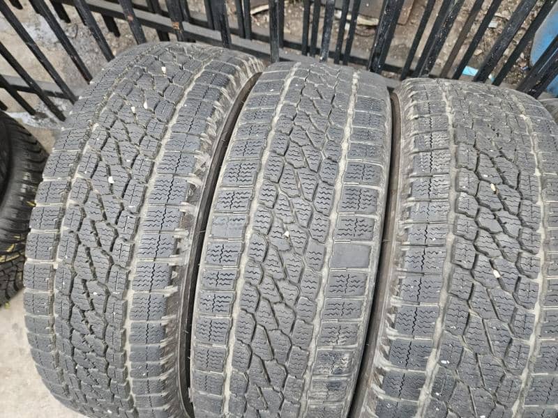 Firestone 215/65 R16 Zimska