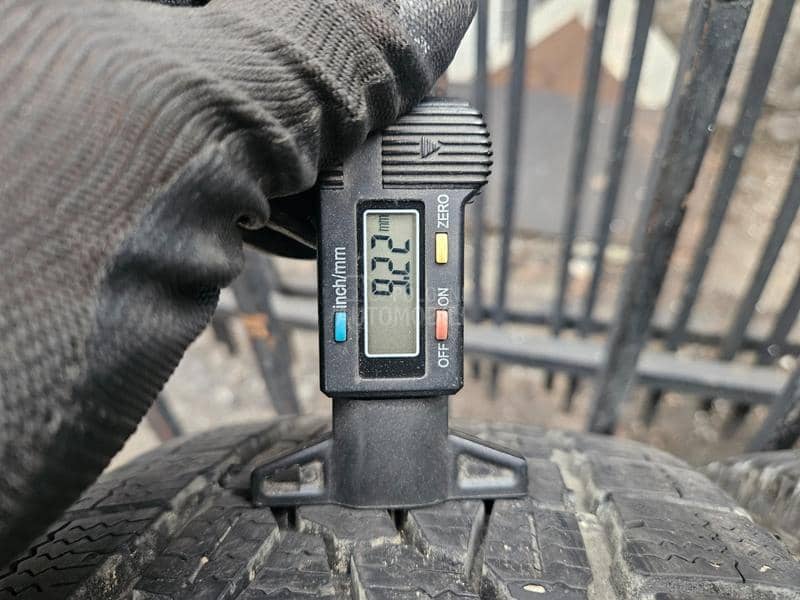 Firestone 215/65 R16 Zimska