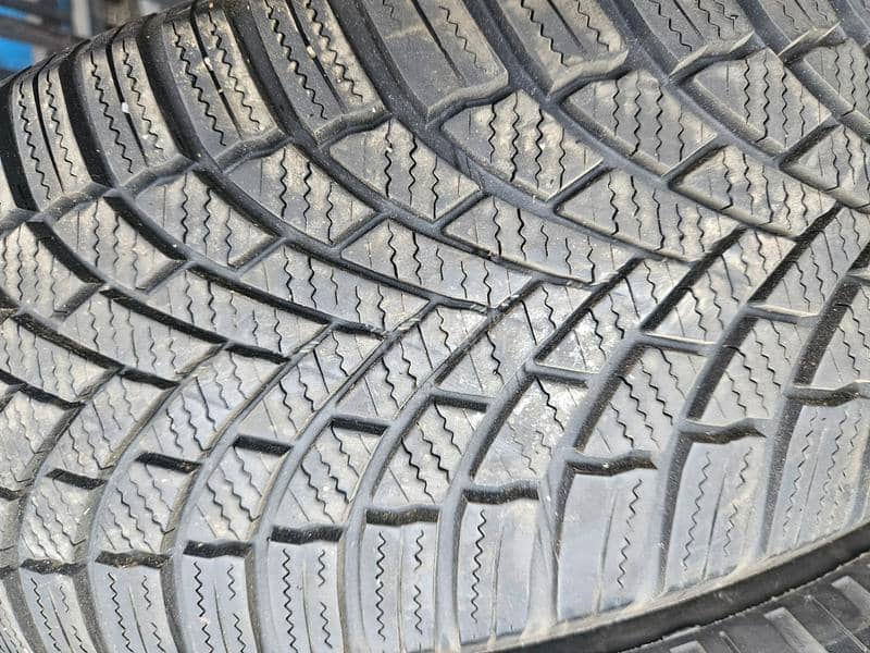 Bridgestone 215/65 R16 Zimska