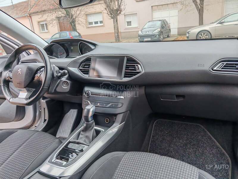 Peugeot 308 1.5 HDI EAT8