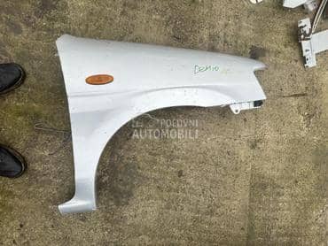 Desno Krilo za Mazda Demio od 2001. do 2003. god.