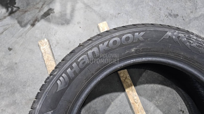 Hankook 215/60 R17 Zimska