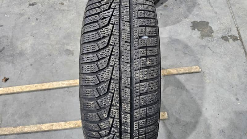 Hankook 215/60 R17 Zimska
