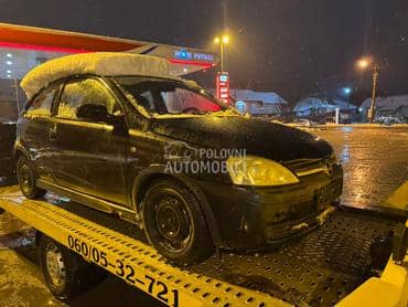 Opel Corsa C 2002. god. -  kompletan auto u delovima