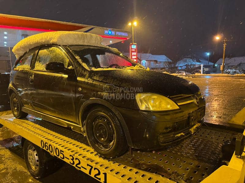 Opel Corsa C 2002. god. -  kompletan auto u delovima