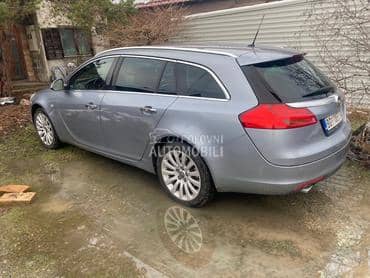 Opel Insignia -  kompletan auto u delovima