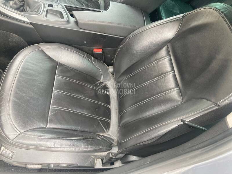 Opel Insignia -  kompletan auto u delovima