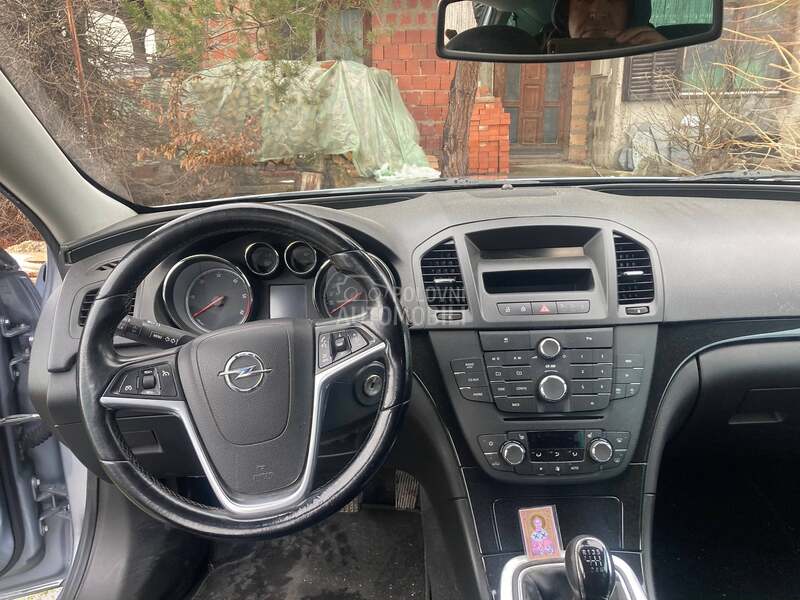 Opel Insignia -  kompletan auto u delovima