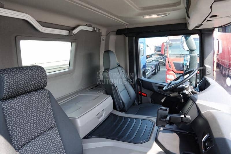 Scania P 370 XT 6x4 / Kiper