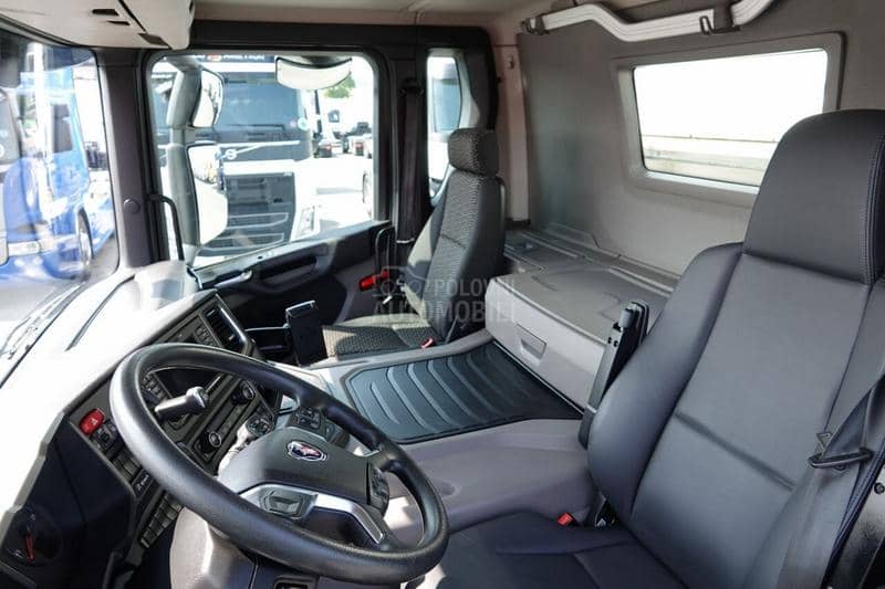 Scania P 370 XT 6x4 / Kiper