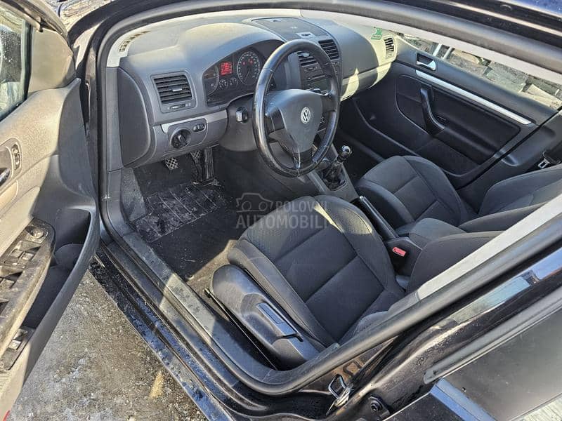 Volkswagen Golf 5 -  kompletan auto u delovima