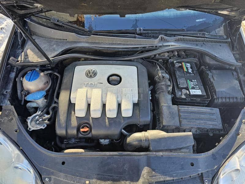 Volkswagen Golf 5 -  kompletan auto u delovima