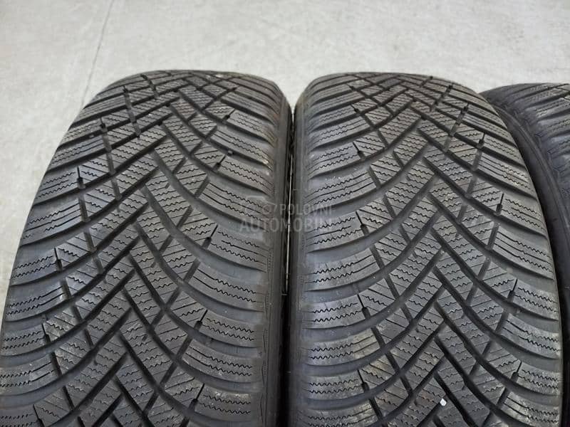 Hankook 225/55 R17 Zimska