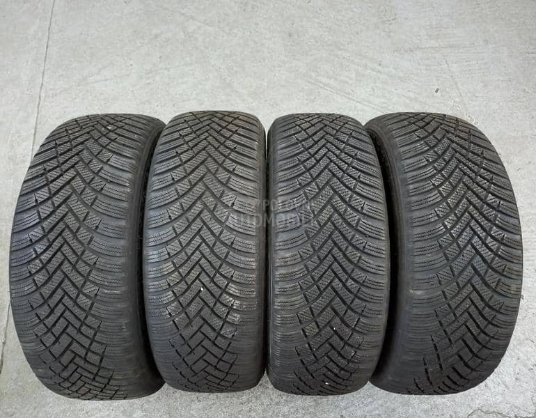 Hankook 225/55 R17 Zimska