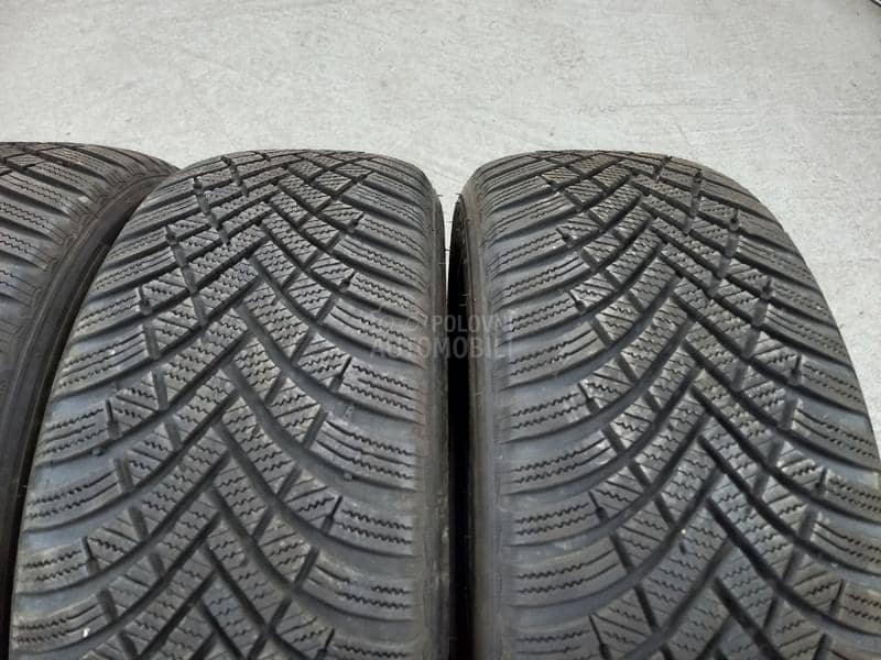 Hankook 225/55 R17 Zimska