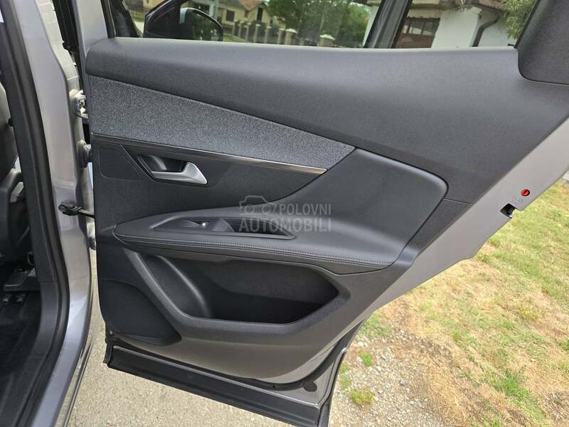 Peugeot 3008 1.2 AUT ADAPTIV.TEMP