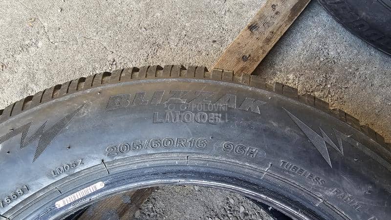 Bridgestone 205/60 R16 Zimska