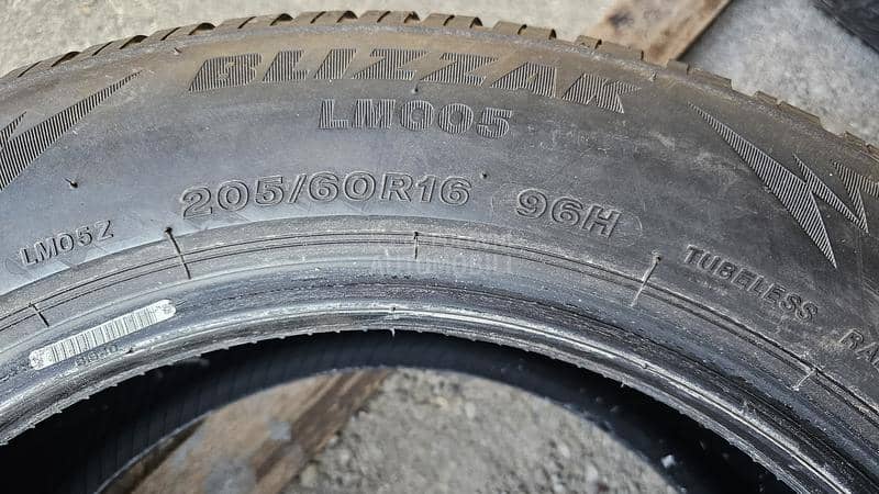 Bridgestone 205/60 R16 Zimska