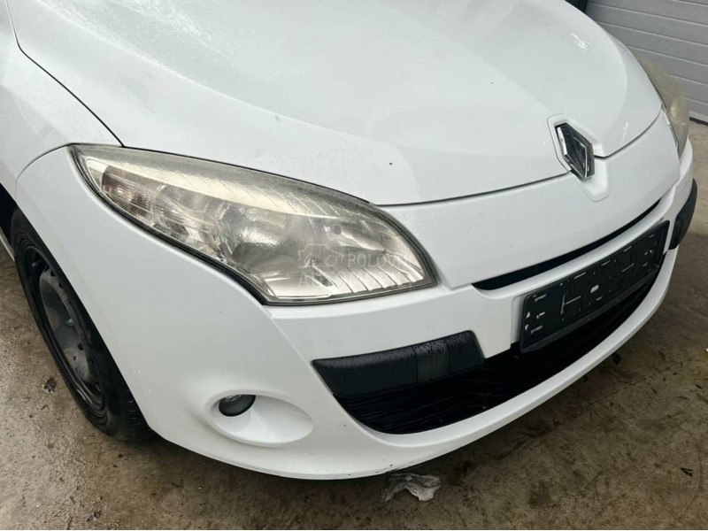 Branik prednji beli DV369