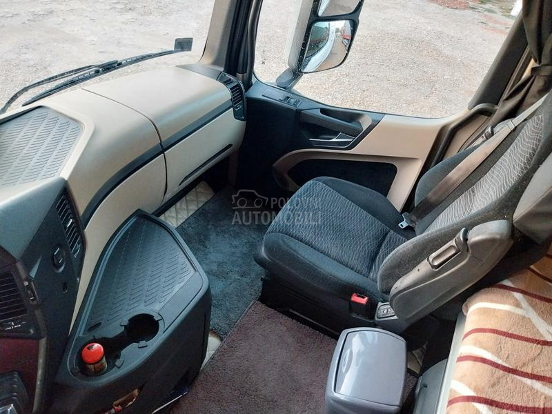 Mercedes Benz 1842 mega