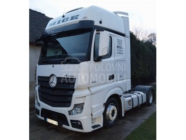 Mercedes Benz 1842 mega