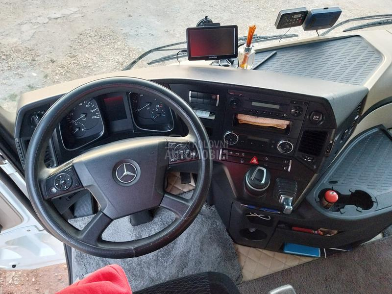 Mercedes Benz 1842 mega