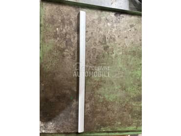 Unutrasnja lajsna za Porsche Cayenne za 2005. god.