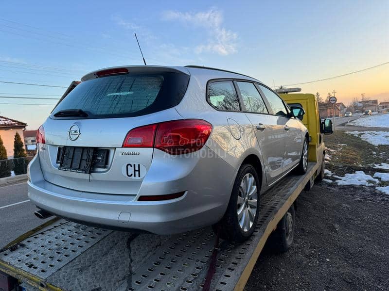 Opel Astra J 1.4 T 2012. god. -  kompletan auto u delovima