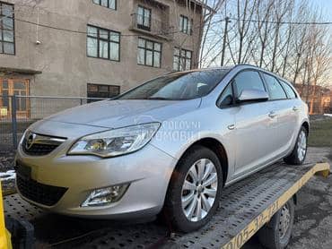 Opel Astra J 1.4 T 2012. god. -  kompletan auto u delovima
