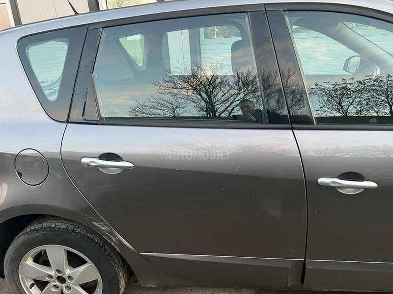 Vrata zadnja desna siva TEKNG