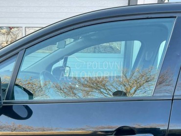 Staklo prednje levo za Renault Captur od 2013. do 2019. god.