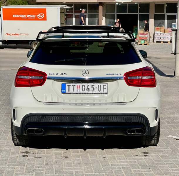 Mercedes Benz GLA 45 AMG 
