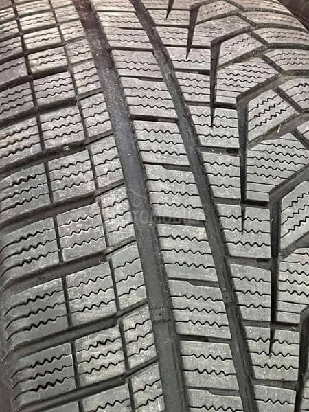 Hankook 235/45 R18 Zimska