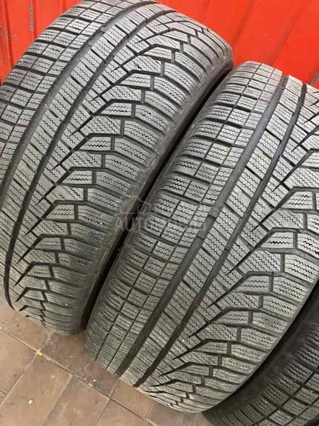 Hankook 235/45 R18 Zimska