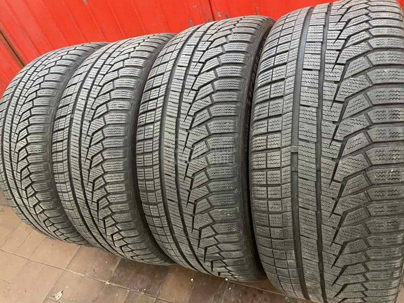 Hankook 235/45 R18 Zimska