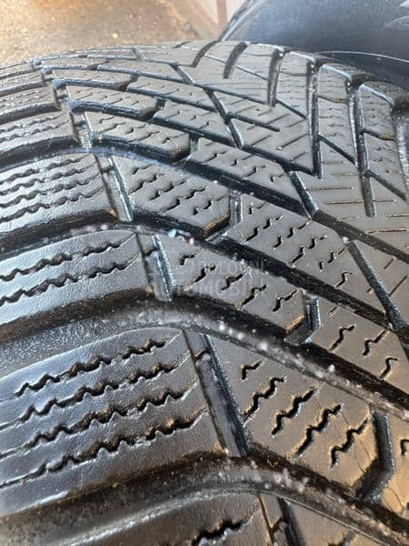 Pirelli 235/60 R18 Zimska