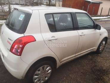 Vrata perla bela boja za Suzuki Swift od 2005. do 2010. god.