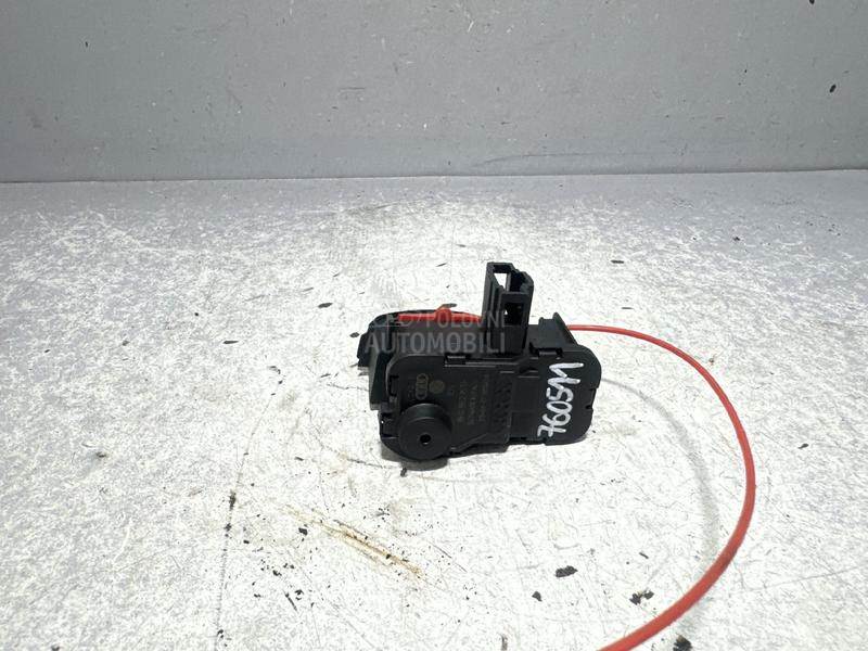 MOTORIC POKLOPCA REZERVOARA