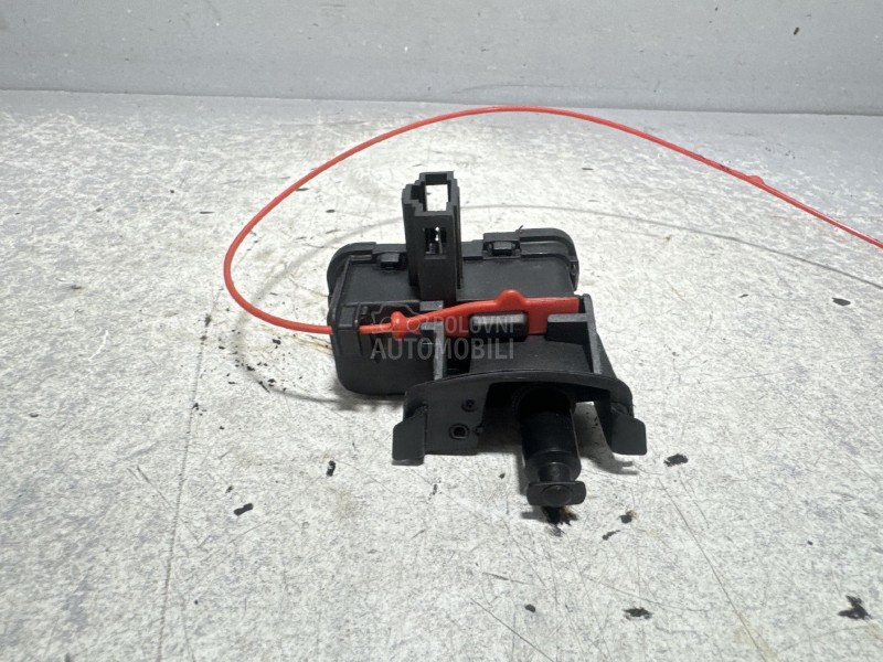 MOTORIC POKLOPCA REZERVOARA