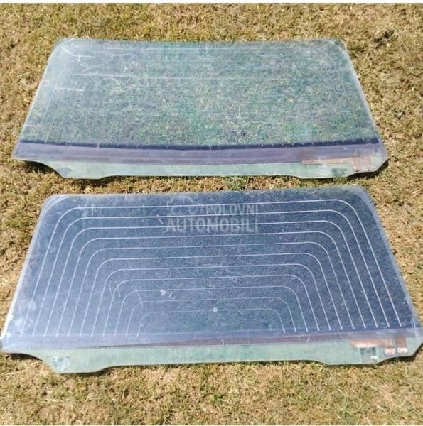 Zadnja soferka staklo