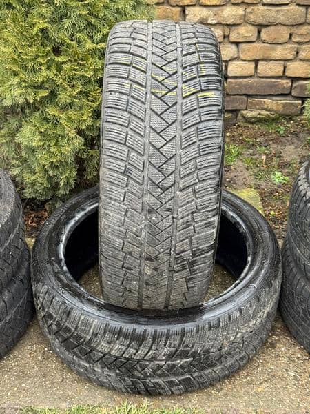 Vredestein 255/40 R20 Zimska